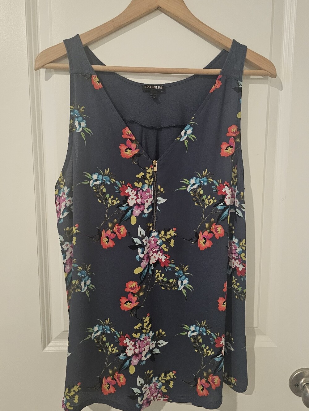 Express, Sleeveless Blouse, Size Large